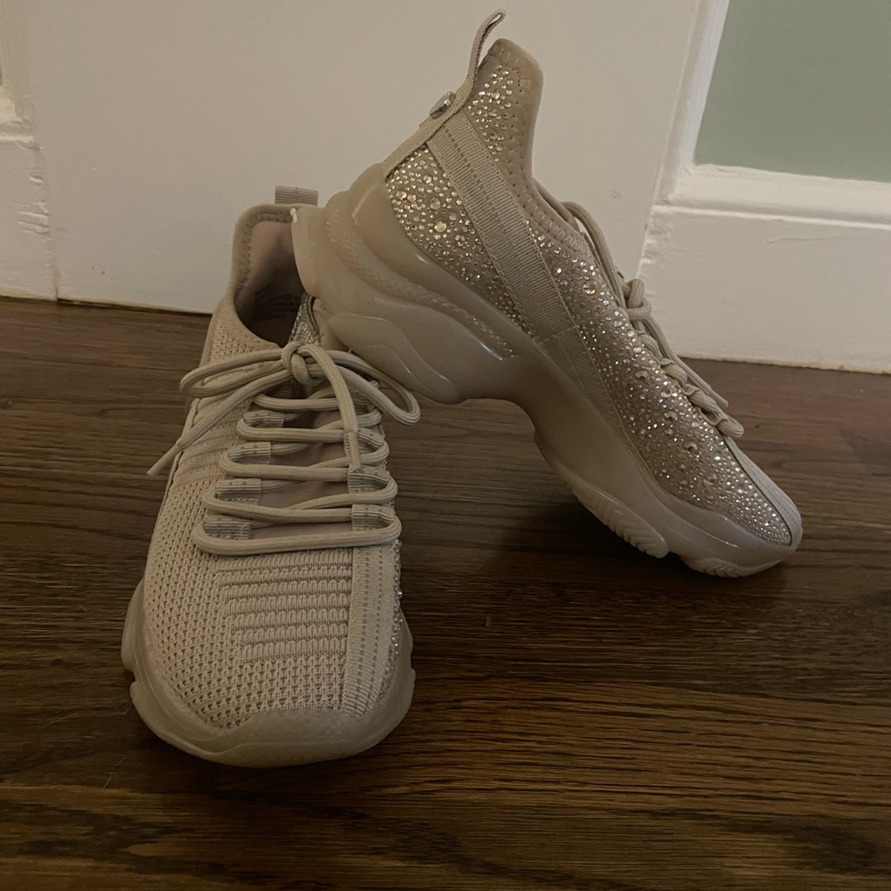 EUC Steve Madden Women’s Maxima Rhinestone trim sneakers size 8